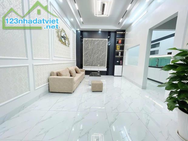 Bán nhà đẹp phố Võ Chí Công 40m2 3tầng mặt tiền 4m 4.85 tỷ Tây Hồ