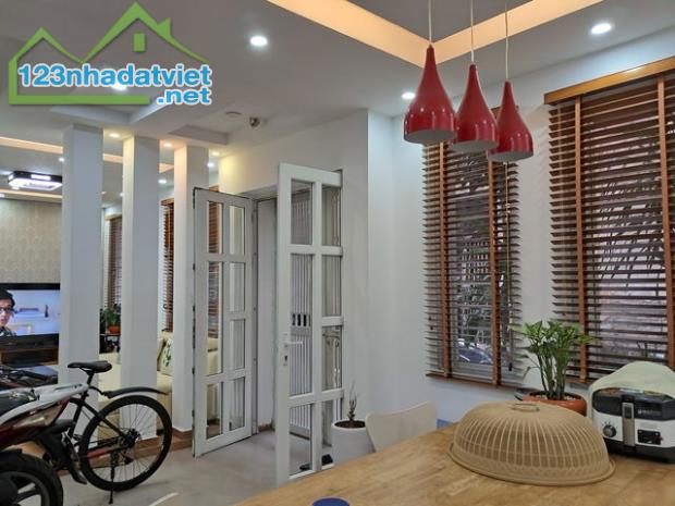 Bán Nhà cực đẹp, mặt tiền rộng, ô tô, KD, Nguyễn Phúc Lai, Đống Đa 80m2, giá 22 tỷ - 2