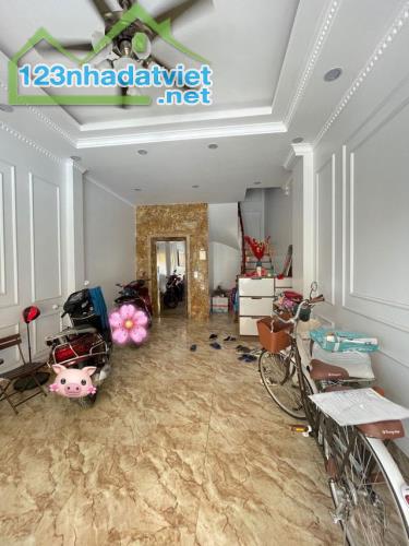 Bán nhà Hoàng Đạo Thành, vỉa hè, kinh doanh tốt, 42m2, 6 tầng thang máy, giá 12 tỷ