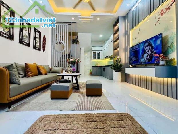 Bán Nhà Gần Nguyễn Viết Xuân, Thanh Xuân, 44m2, 6 tầng, thang máy, hơn 8 tỷ