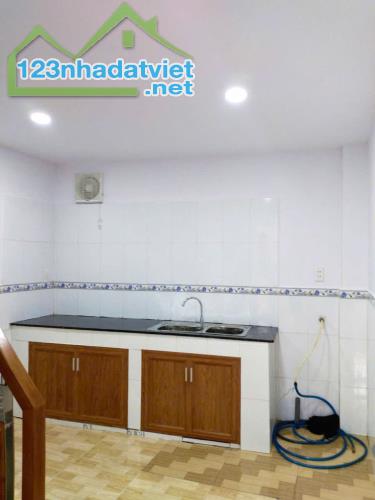 💒💒💒💥💥💥 Bán nhà sau lưng phần mềm Quang Trung 
👉 Giá bán: 3.1 tỷ
👉 Diện tích: - 2
