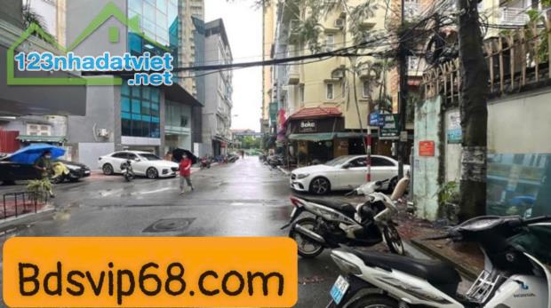 Bán nhà phố Nguyễn Chánh, quận Cầu Giấy, ô tô tránh trước nhà 60m2 giá 13.6 tỷ