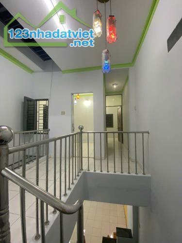 CHO THUÊ NHÀ 2 TẦNG, 72M2, MẶT TIỀN 4M, HẺM 6M THÔNG Đ.TÔ KÝ, P.TÂN CHÁN HIỆP - 2