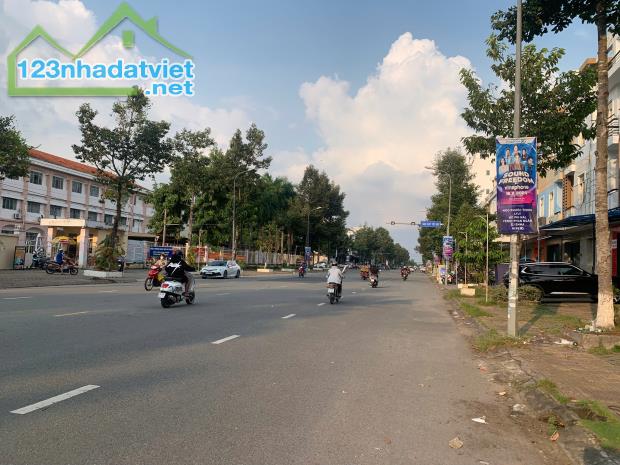 Nền đẹp trục chính Trần Văn Trà KDC Hưng Phú 1, Cần Thơ - 9.99 tỷ
