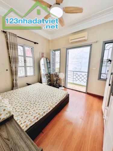 Bán căn nhà mặt ngõ, ô tô đỗ cửa 52m2, giá 12,3 tỷ 5 tầng Xuân La, Tây Hồ 0974951608