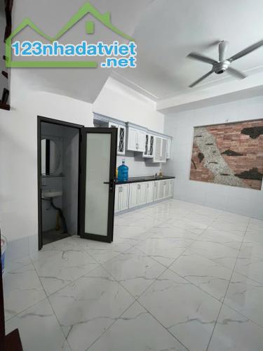 Bán căn nhà mặt ngõ, ô tô đỗ cửa 52m2, giá 12,3 tỷ 5 tầng Xuân La, Tây Hồ 0974951608 - 1