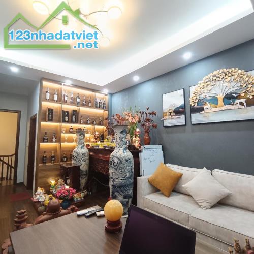 CHỈ 1 CĂN, HƠN 7 TỶ NHÀ GIA THƯỢNG 40M, 5T, MT4M, LÔ GÓC, Ô TÔ TRÁNH, THÔNG, FULL NỘI THẤT - 2