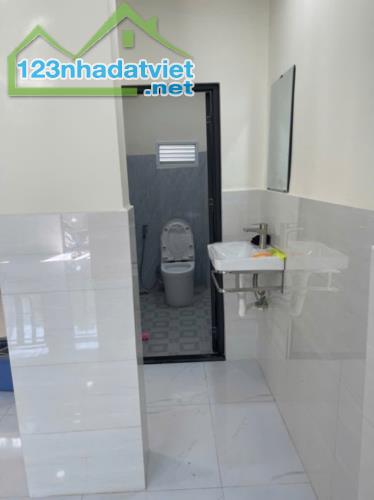 NHÀ SÁT  MẶT TIỀN- ĐƯỜNG XE HƠI-KHU PHÂN LÔ VIP CHỈ NHỈNH 4 TỶ - 1