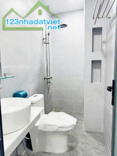 Bán gấp nhà 4 tầng, 45 m2, 4 phòng ngủ, cách mạng tháng 8 quận 3 - 5