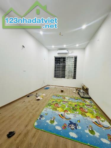 KHU PHÂN LÔ ÔTÔ 651 MINH KHAI - 38 M2 x 5 TẦNG - 6 NGỦ - Giá 6.2 Tỷ - Sổ vuông - Ngõ nông - 3