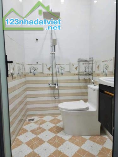 Nhà Cấp 4 cửa trước sau thoáng mát 82m2 gần ngay trường THCS Bình Chánh Giá 715 - 3