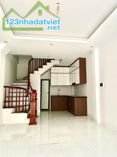 NHỈNH 6 TỶ NHÀ RIÊNG DÂN MỚI XÂY KIÊN CỐ PHỐ LỤA VẠN PHÚC, DT 32M2=5 TẦNG, MẶT TIỀN 4M - 1