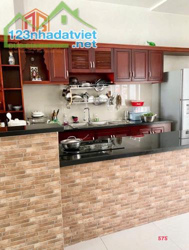 Nhà bán khu dân cư Tân Phong phường Tân Phong 1 trệt 2 lầu sổ hồng hoàn công 200m2 giá 8,4 - 2