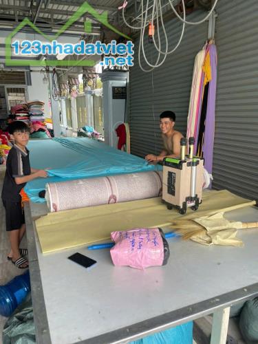 ( 224 m2) Nhà 2 Mặt Tiền Đang Làm Xưởng May, Gần Góc Tô Ký + Đặng Thúc Vịnh