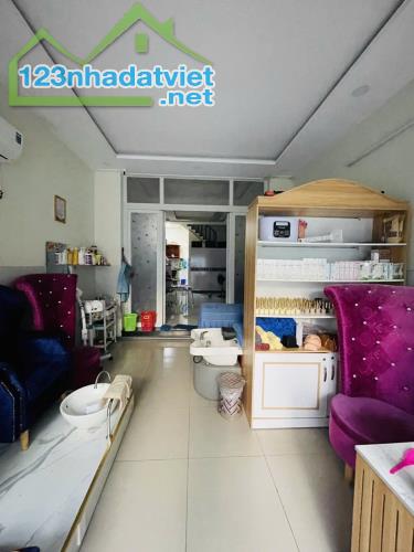 nhà MT hẻm 10m xe tải,dt:64m2,1trệt+1 lầu,thông tùm lum SHR giá 3ty350 TL