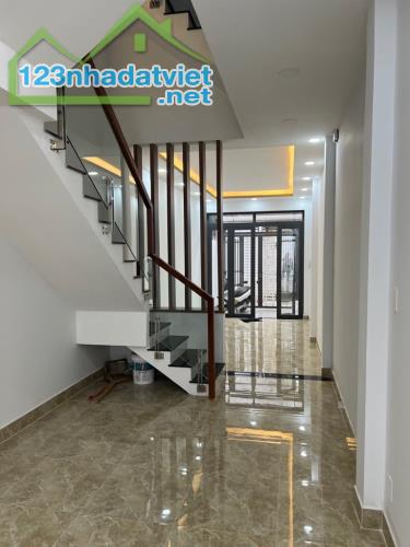 Bán Nhà Mới 70m2 HẺM XE HƠI 3 Tầng 4PN Dương Đình Hội Nhỉnh 5 Tỷ