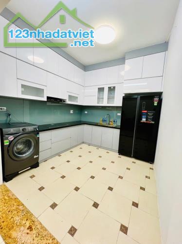 💥Tầng 2 TT Nguyên Hồng 70m 2PN riêng, Siêu đẹp, nhỉnh 4 tỷ💥