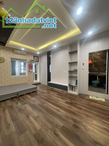 Bán nhà tập thể Phương Mai, 40 m2 (sổ 26m2), 2 thoáng, 2.4tỷ. - 2