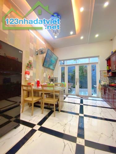 BÁN NHÀ THỐNG NHẤT P.11 - 4 LẦU BTCT, 92M², ÔTÔ NGỦ TRONG NHÀ - 2