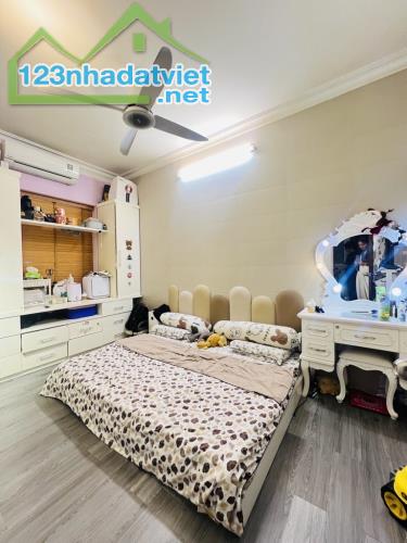 🏠Siêu phẩm Nhà mặt đường đê la thành, lô góc 2 mặt thoáng .DT:33m-5T-MT,5m, Giá chỉ  7.3 - 4