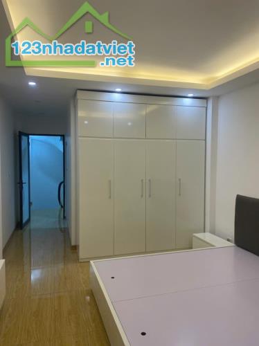 Bán nhà Bồ Đề,Long Biên 5 tầng,38m ngõ thông,oto đỗ cổng giá 7 tỷ
