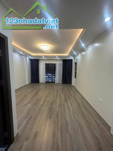Bán nhà mặt phố Tân Lập, Đan Phượng 30m2. Lô góc xây 5 tầng, Ôtô vào nhà. Kinh doanh tốt - 2