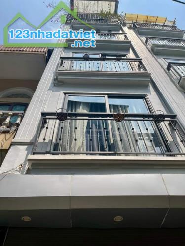 BÁN NHÀ DỊCH VỌNG CẦU GIẤY  6.5 TỶ 40m  5 TẦNG MT 4  2 THOÁNG  Ô TÔ 7 CHỖ VÀO TẬN CỬA - 5