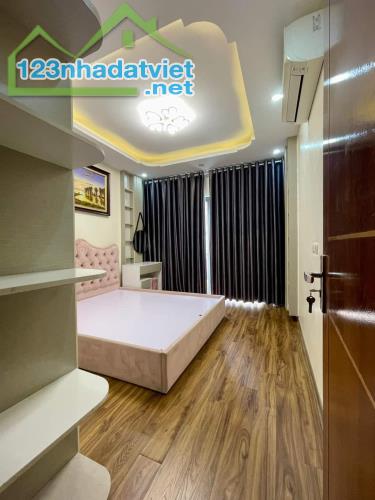 BÁN NHÀ DỊCH VỌNG CẦU GIẤY  6.5 TỶ 40m  5 TẦNG MT 4  2 THOÁNG  Ô TÔ 7 CHỖ VÀO TẬN CỬA - 3