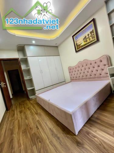BÁN NHÀ DỊCH VỌNG CẦU GIẤY  6.5 TỶ 40m  5 TẦNG MT 4  2 THOÁNG  Ô TÔ 7 CHỖ VÀO TẬN CỬA - 2