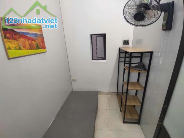 Mua đất tặng nhà 4 tầng - Hoàng Cầu - Tặng GPXD 7 tầng cho khách 57m 4 tầng 9mt, giá10.2tỷ
