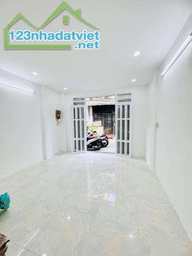 🏡 HẺM 154 ÂU DƯƠNG LÂN QUẬN 8 - 2 TẦNG MỚI ĐẸP - 42M2 - 4X10M - GIÁP QUẬN 1 - 1