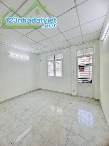 🏡 HẺM 154 ÂU DƯƠNG LÂN QUẬN 8 - 2 TẦNG MỚI ĐẸP - 42M2 - 4X10M - GIÁP QUẬN 1 - 4