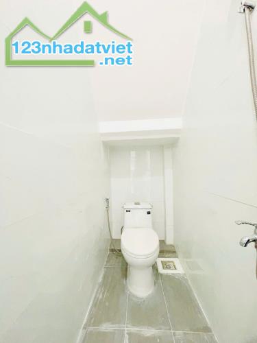 HÀNG HIẾM CHỈ HƠN 1 TỶ - SỔ HỒNG RIÊNG - 2 TẦNG NỞ HẬU TÀI LỘC - TRUNG CHÁNH