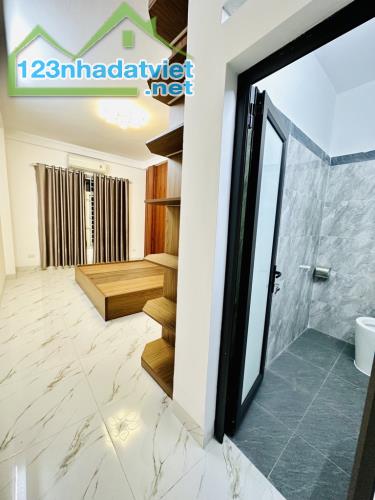 Bán nhà Lĩnh Nam Quận Hoàng Mai 45m2, 5 tầng, nhỉnh 5 tỷ tí ti