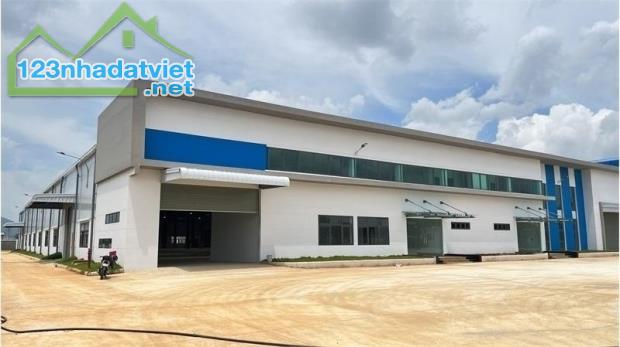 nhà xưởng hiện đại, kết cấu kiên cố, với tuyến giao thông thuận lợi , gần nhiều cảng biển