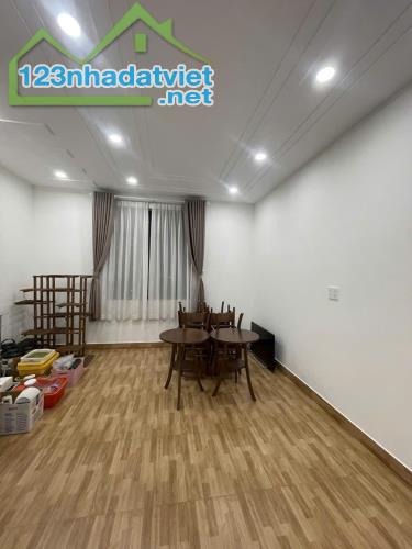 Bán Biệt Thự , thang máy KDC Phong Phú 4
 , 3 lầu 160m2 , 9 PN chỉ 15,8 tỷ - 2