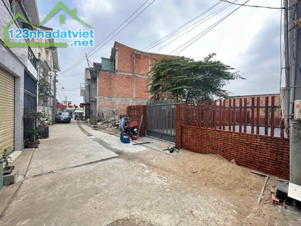 CHỦ GỞI BÁN ĐẤT CÙ LAO PHỐ HIỆP HÒA. DT: 100M2 (NGANG 8M) ĐƯỜNG HAI XE HƠI. GIÁ CHỈ 2,6 TỶ - 2