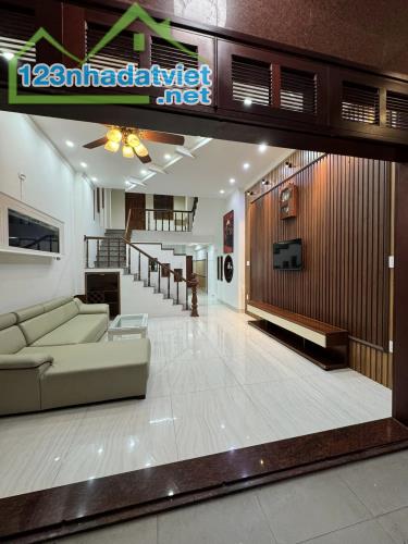 ►  Sát MT Nguyễn Văn Linh, kiệt 5m, 66m2, 4 tầng đúc cực chất, rộsng thoang 5.x tỷ - 1