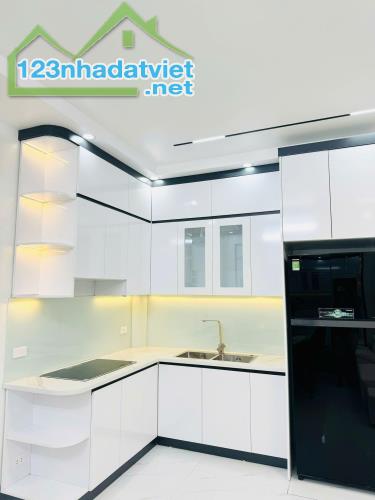 Bán nhà Nguyễn Ngọc Vũ, dt 52m2, 5 tầng, mt 5.3m mua nhà tặng nội thất 5* giá chỉ 8.25 tỷ - 2