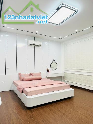 Bán nhà Nguyễn Ngọc Vũ, dt 52m2, 5 tầng, mt 5.3m mua nhà tặng nội thất 5* giá chỉ 8.25 tỷ - 3