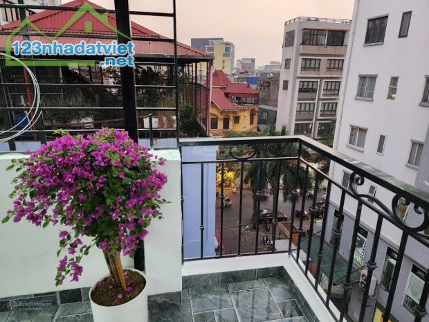 SIÊU PHẨM BẰNG LIỆT40M 4 TẦNG Ô TÔ XÁT NHÀ 5.8 TỶ