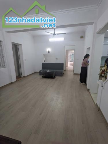 Bán căn hộ TT 102 Nguyễn Huy Tưởng, 39/120m, nhà đẹp, 3 thoáng, 3 pn, 3.9 tỷ