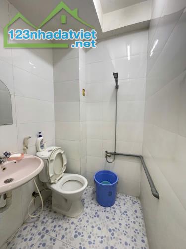 Bán nhà 1 căn cực hiếm Hồ Thị Kỷ, Q10 DT 23.3m2 3 tầng BTCT 2PN 1 WC  Giá 4,65 tỷ - 5