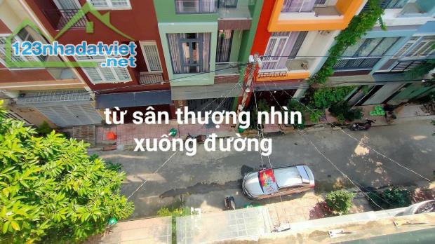 Nhà phố 1 trệt 2 lầu, 1/Nguyễn Duy Trinh giáp Đỗ Xuân Hợp, sổ riêng 54m2 xe hơi đậu cửa,