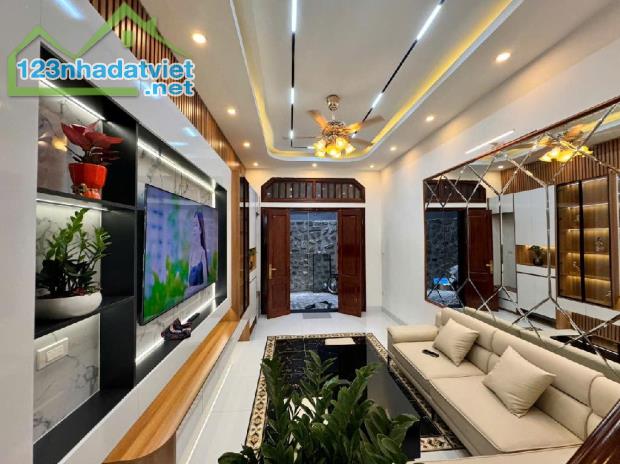 CẦU GIẤY FULL NỘI THẤT  DÂN XÂY - GẦN PHỐ -38M2 , 4 T, TẦM TIỀN GIỜ KHÔNG CÓ NHÀ BÁN TẠI C - 3