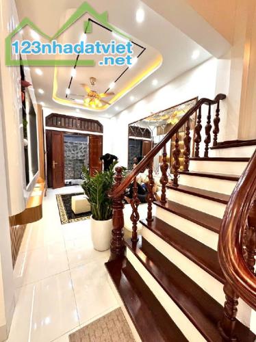 CẦU GIẤY FULL NỘI THẤT  DÂN XÂY - GẦN PHỐ -38M2 , 4 T, TẦM TIỀN GIỜ KHÔNG CÓ NHÀ BÁN TẠI C - 1