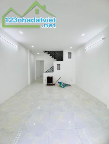 Âu Dương Lân, P.3, Q.8, DT: 42m2, hai tầng, giá 4 tỷ 3. - 5