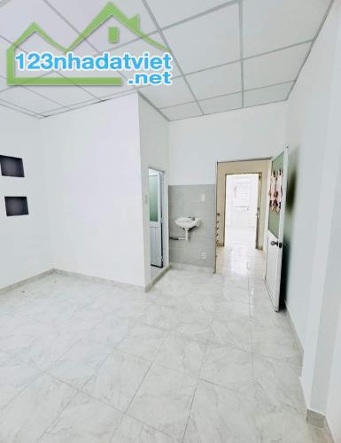 Âu Dương Lân, P.3, Q.8, DT: 42m2, hai tầng, giá 4 tỷ 3. - 3