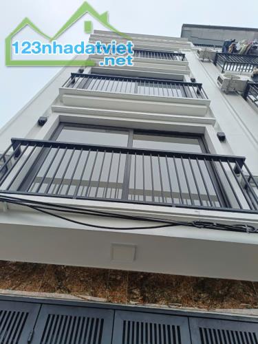 Hiếm, với 4 tỷ hơn 36,3m2 -4T- 5 ngủ tuyệt đẹp Di Trạch, ô tô gần 3.5