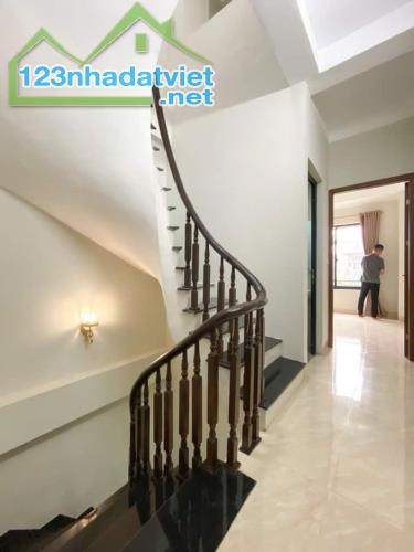 Hiếm, với 4 tỷ hơn 36,3m2 -4T- 5 ngủ tuyệt đẹp Di Trạch, ô tô gần 3.5 - 2